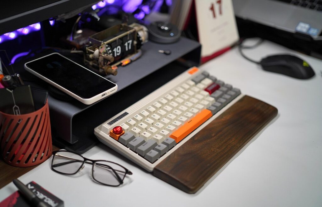 keyboard, workbench, desktop, workbench, workbench, workbench, workbench, workbench, desktop-6853391.jpg